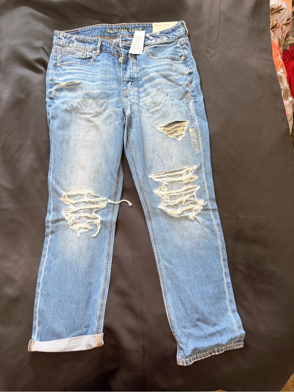 American Eagle Light Wash Ripped TOMGIRL Jeans 6 SHORT - NWT